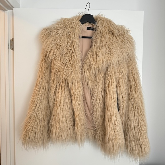 BrandNew✨HouseOfHarlow FauxFur Coat in medium - Picture 1 of 5